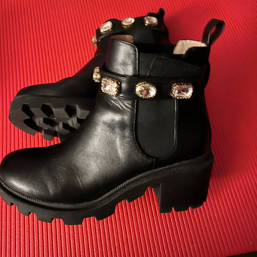 Chunky black bootie sz 8